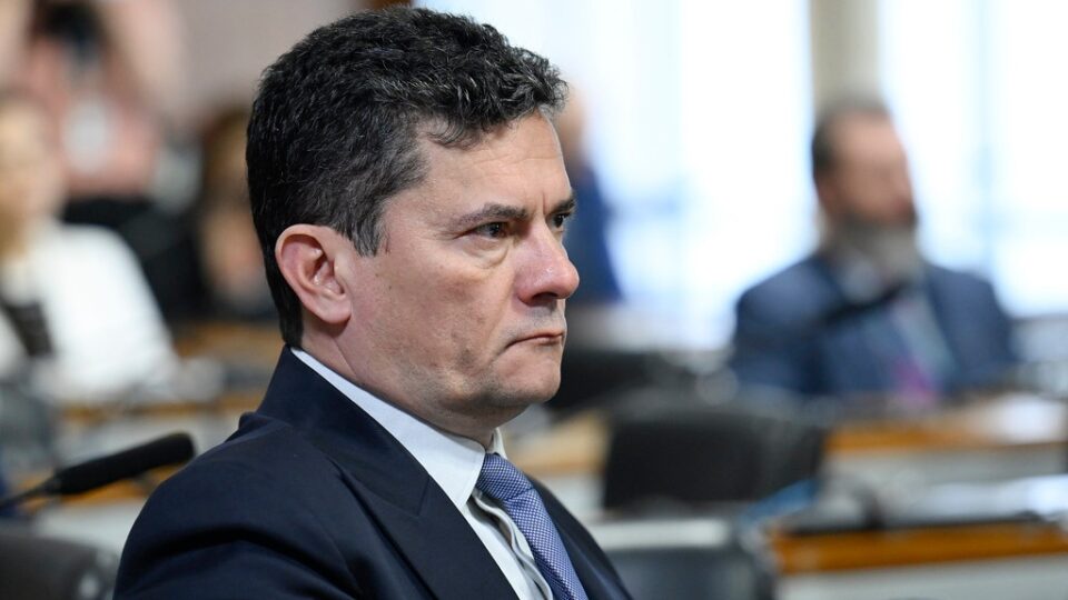 Moro Critica Diretor da PF por Ausência em Operação no RJ e Cobra Ações: 'Não Faz o Suficiente'