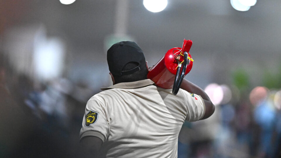 COP 30 em Crise? Incêndio em Belém repercute na imprensa mundial e acende alerta sobre organização