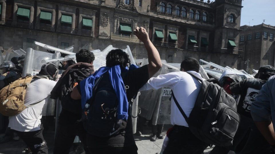Onda de Protestos no México: Juventude vai às ruas e exige renúncia da presidente socialista
