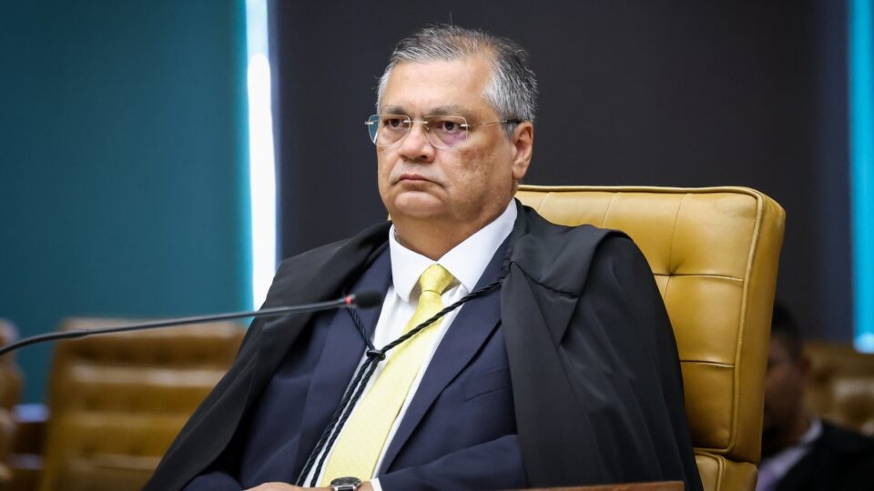 'Pior ativismo é o da omissão': Flávio Dino rebate André Mendonça em julgamento do 8/1 no STF