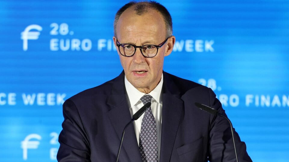 Chanceler Alemão Gera Polêmica ao Relatar 'Alívio' da Delegação ao Deixar Belém Pós-COP 30