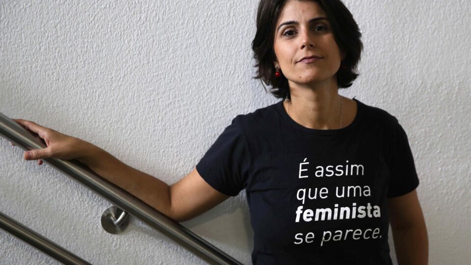 Manuela D'Ávila Retorna à Política e Deve Disputar o Senado pelo PSOL em 2026