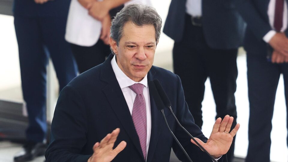 Haddad Afirma que Crise Fiscal é 'Delírio', mas Estratégias do Governo Geram Alerta entre Especialistas