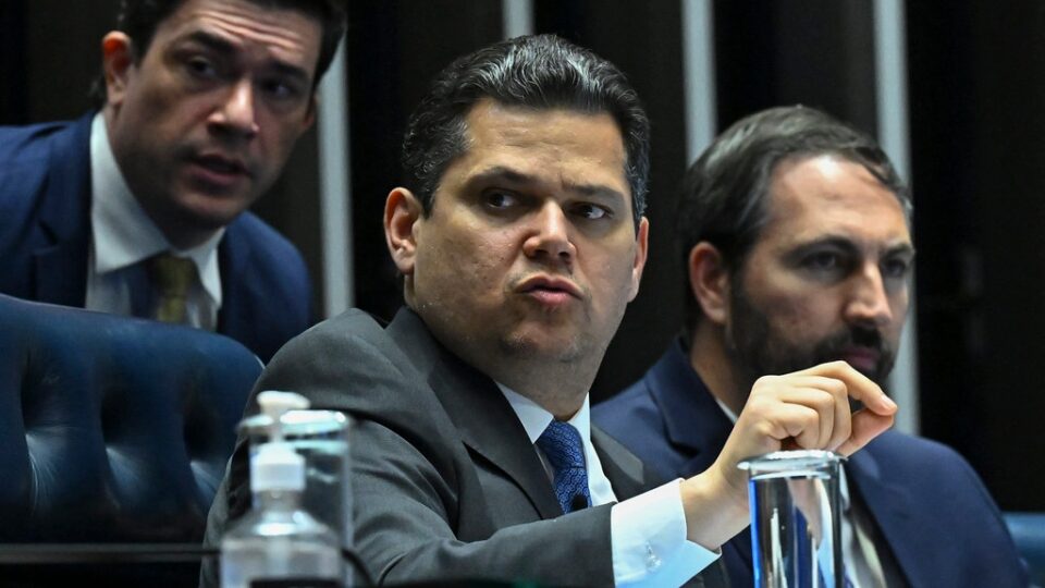 Indicação ao STF: Preferência de Lula por Messias gera insatisfação em Alcolumbre e tensão no Senado