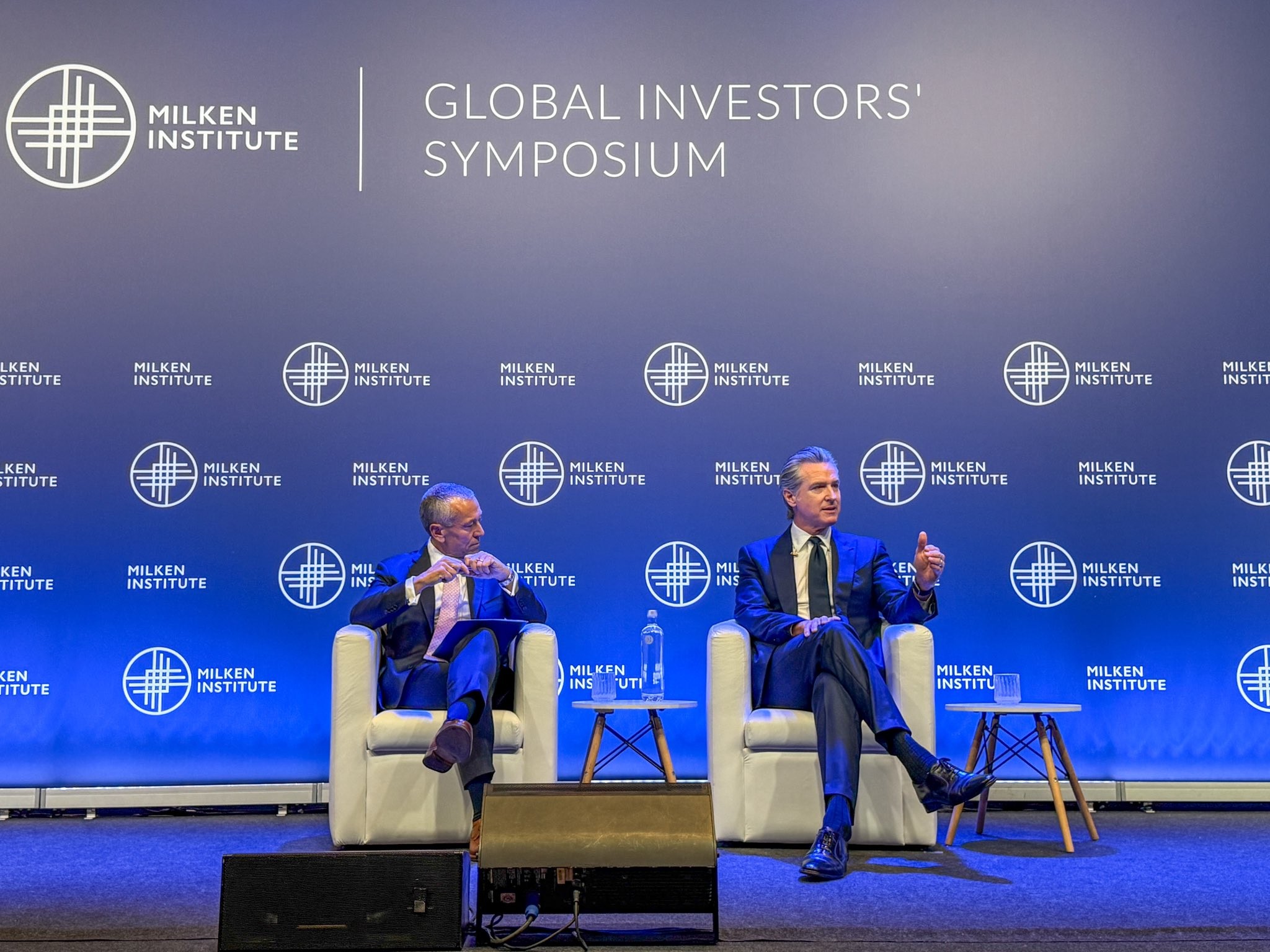 De 'Troll' Presidenciável a Sombra de Trump: A Ascensão de Gavin Newsom no Cenário Político Americano